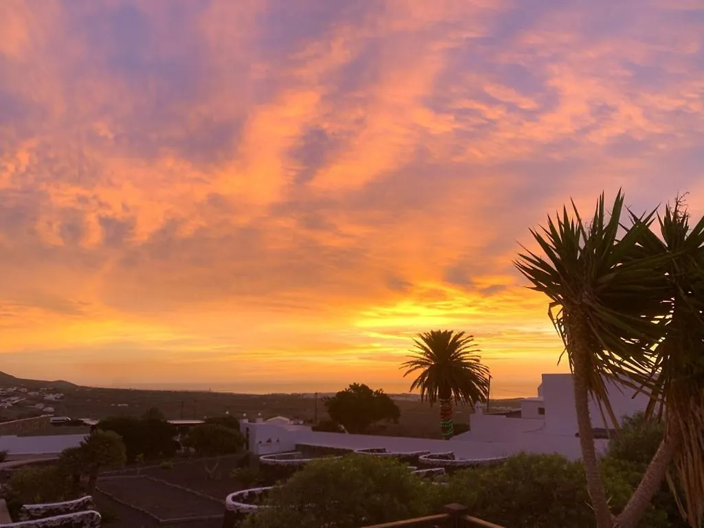 Private Apartment With Mountain And Sea Views, La Asomada, Lanzarote Tías