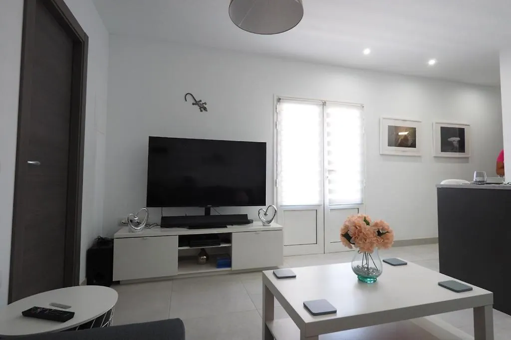 Private Apartment With Mountain And Sea Views, La Asomada, Lanzarote Tías